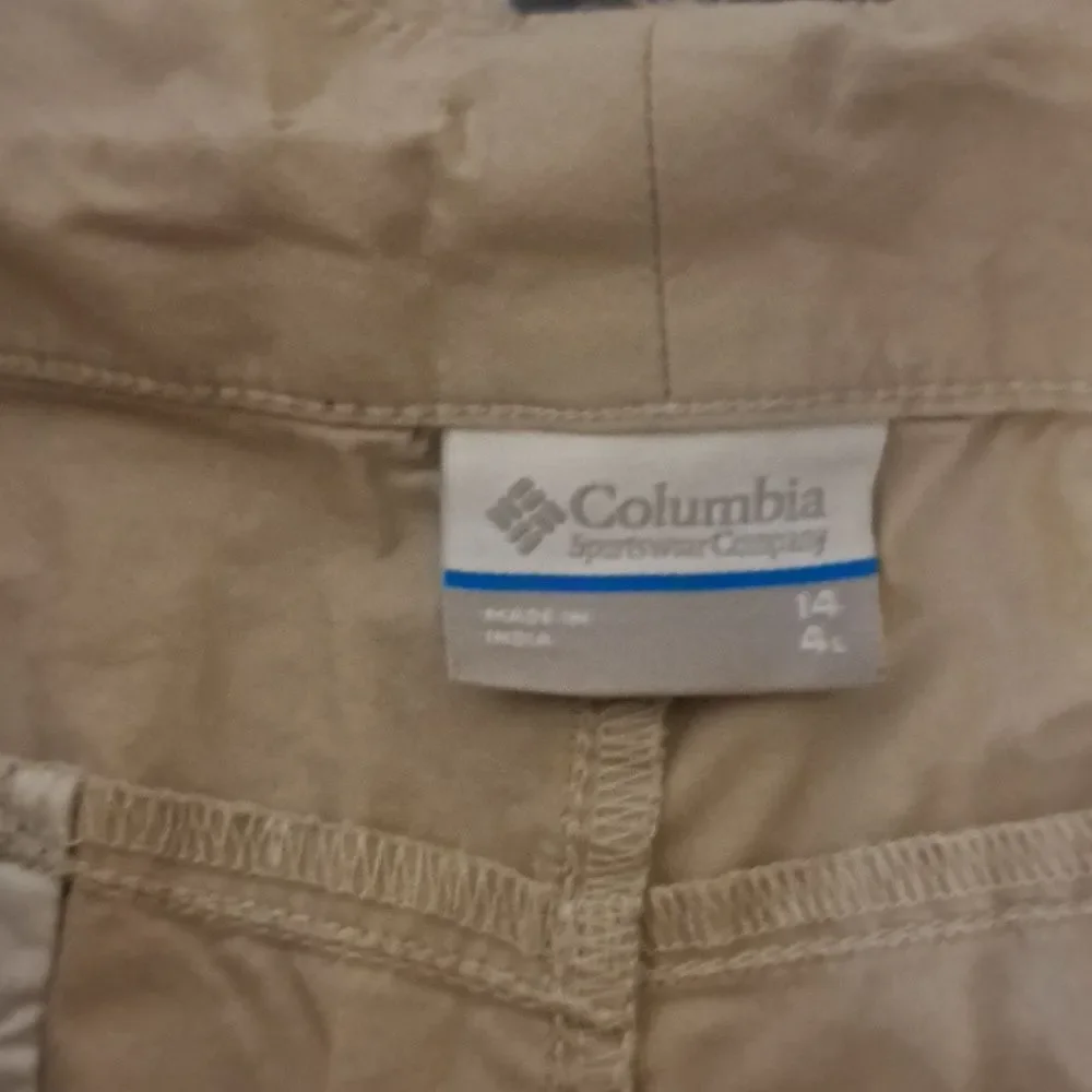 Columbia Women's Tan 4 inch Shorts size 14